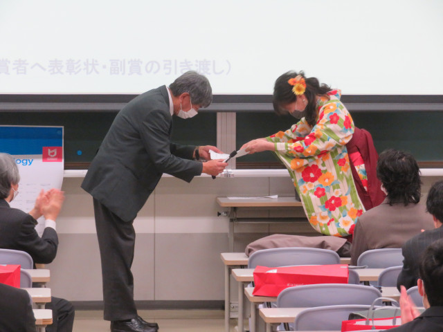 博物館学芸員課程の博物館学芸員資格授与式が開催されました。