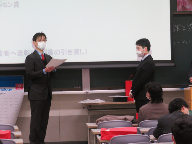 環境ソリューション工学科、環境ソリューション工学専攻の卒業証書、修了証書授与式が開催されました。