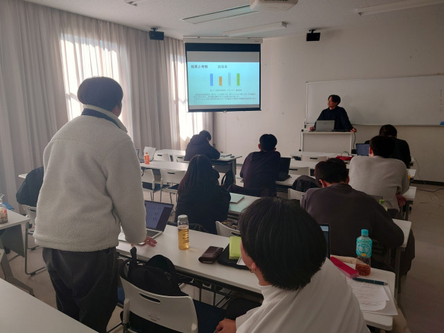 特別研究の経過を報告する予備審査会が行われました