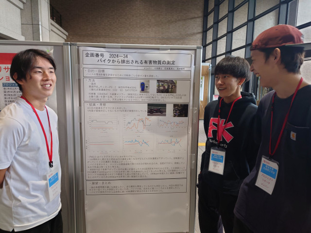 プロジェクトリサーチの結果を報告するポスターセッションが行われました。