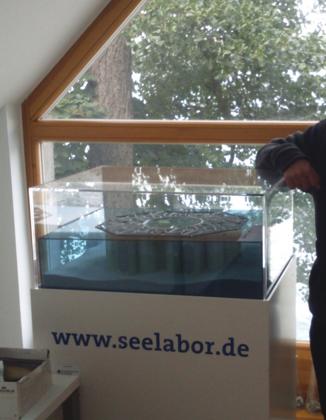 夏の暴風雨が湖の生物相や炭素循環に与える影響をシミュレーションした研究を発表しました。