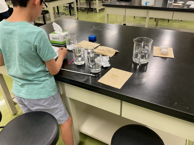 「夏休み子ども理科実験・工作教室」が開催されました