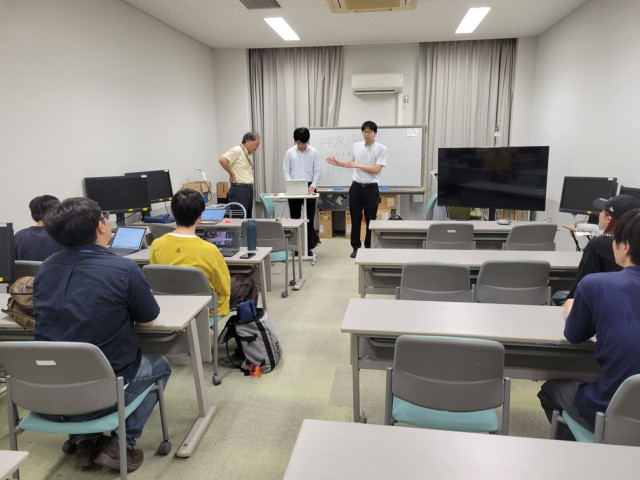 課程独自のキャリアセミナーを開催しました。