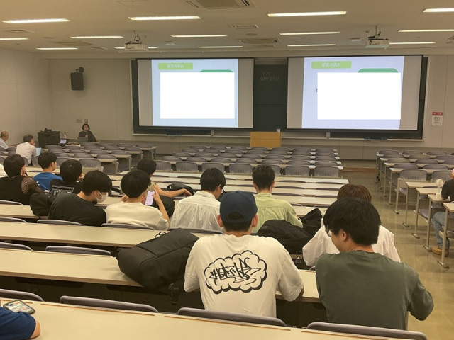 2025年度研究室紹介が行われました